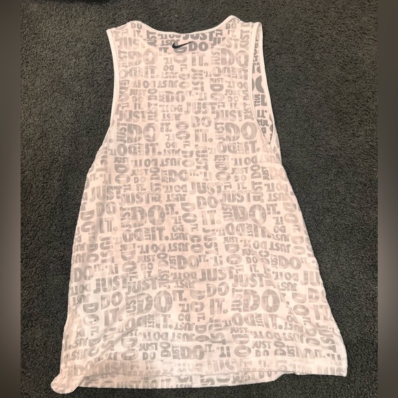 Nike Workout Shirt - Picture 2 of 3